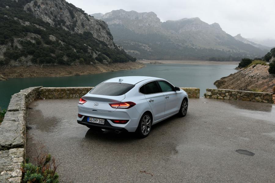  Hyundai i30 Fastback (PD) 2017 года  (WW) (фото 37 из 51)